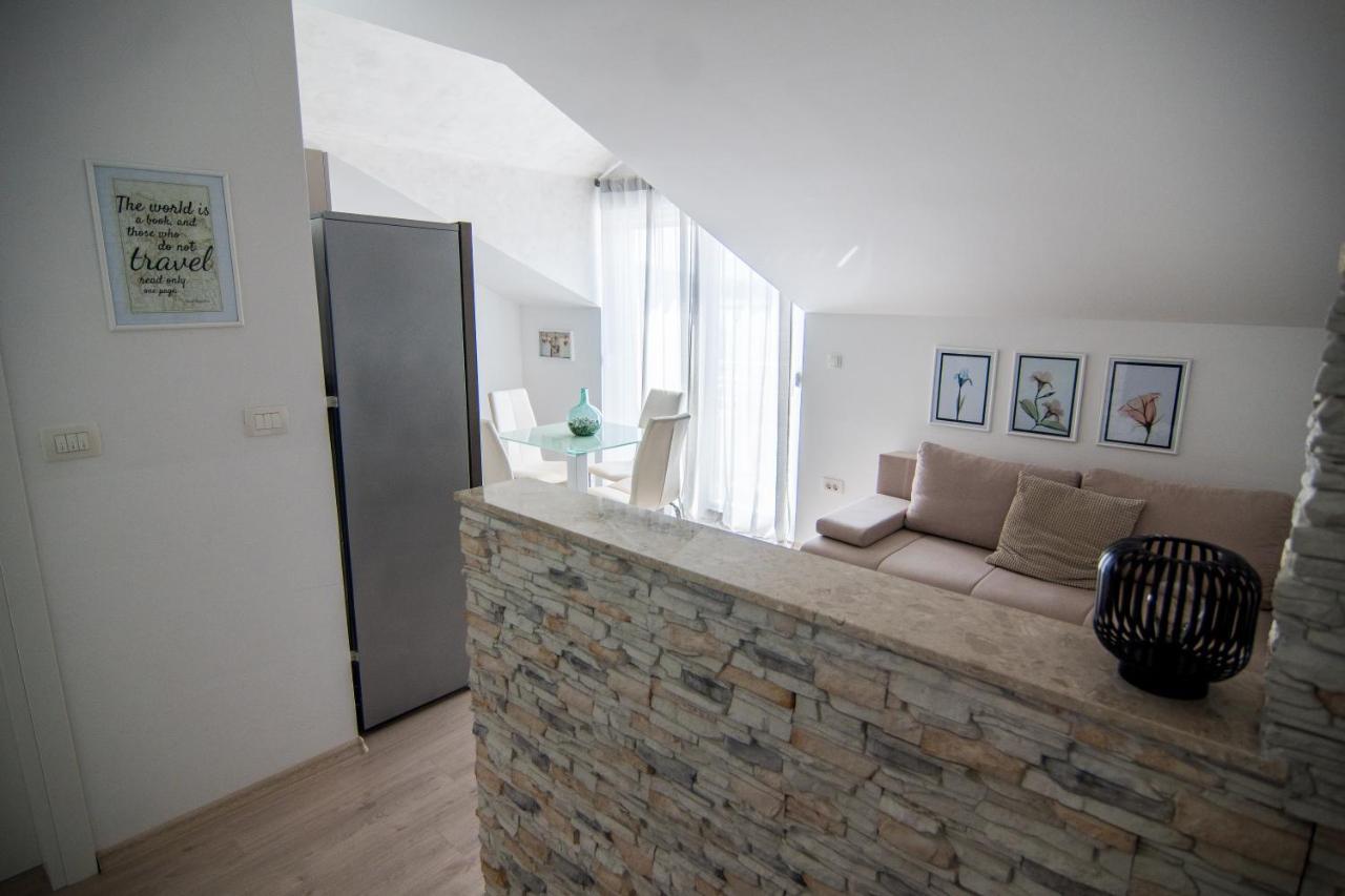 Apartments Up&Up Рогозниця Екстер'єр фото
