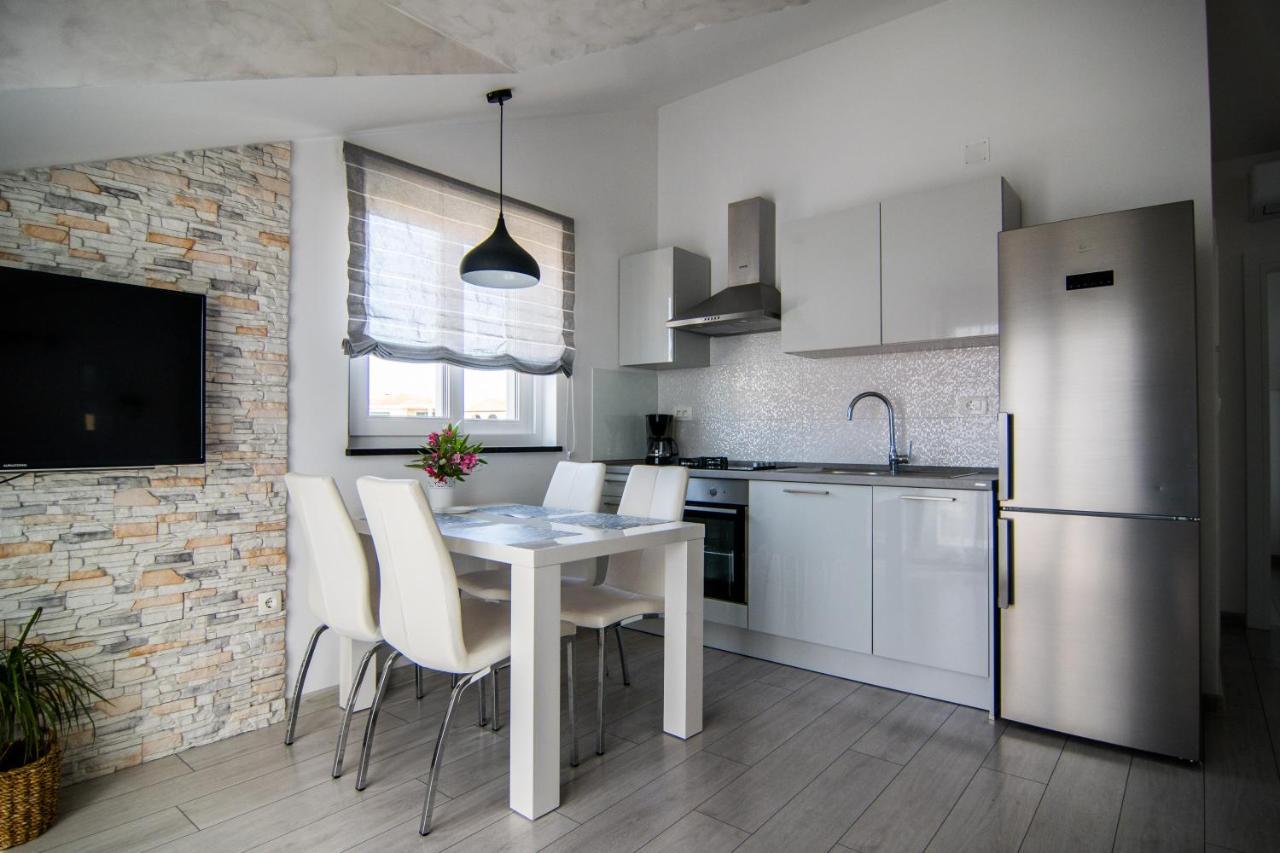 Apartments Up&Up Рогозниця Екстер'єр фото