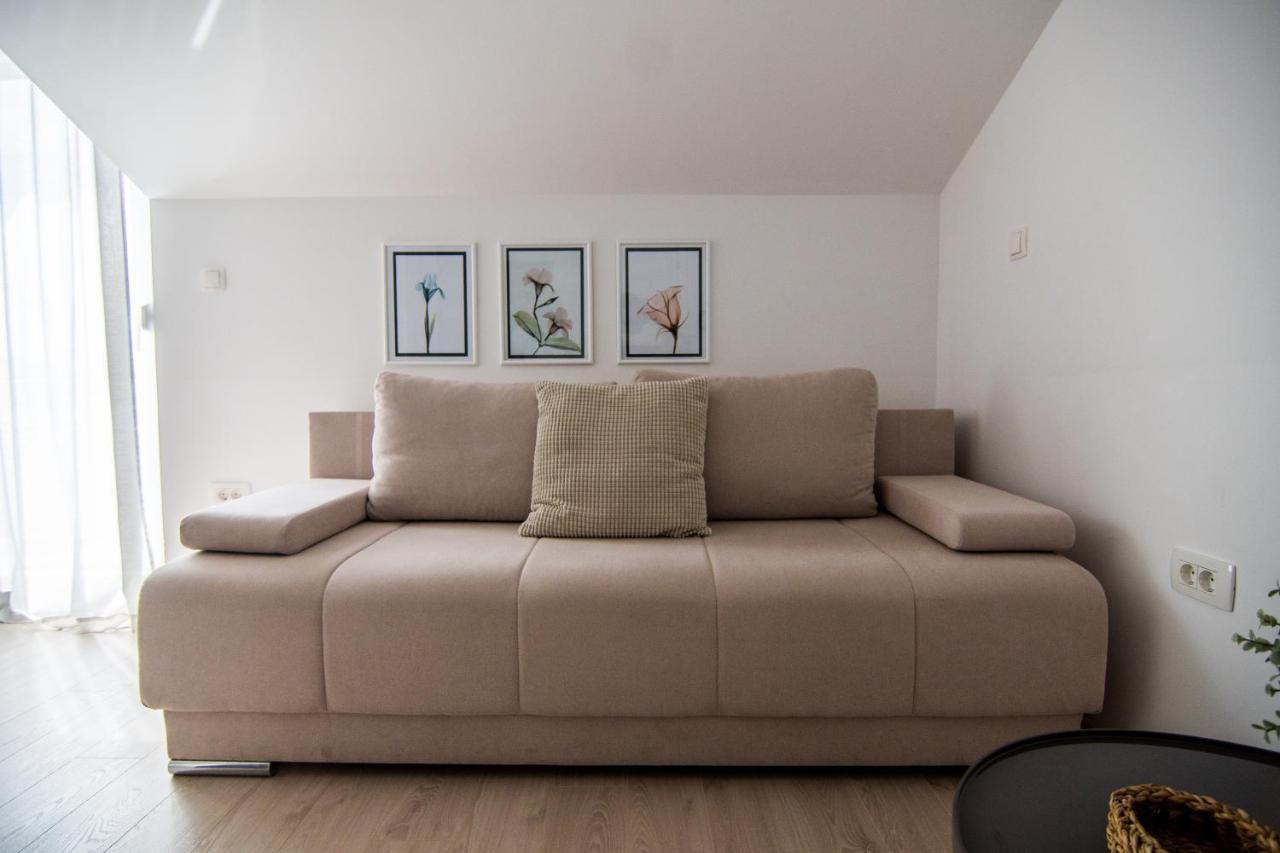 Apartments Up&Up Рогозниця Екстер'єр фото
