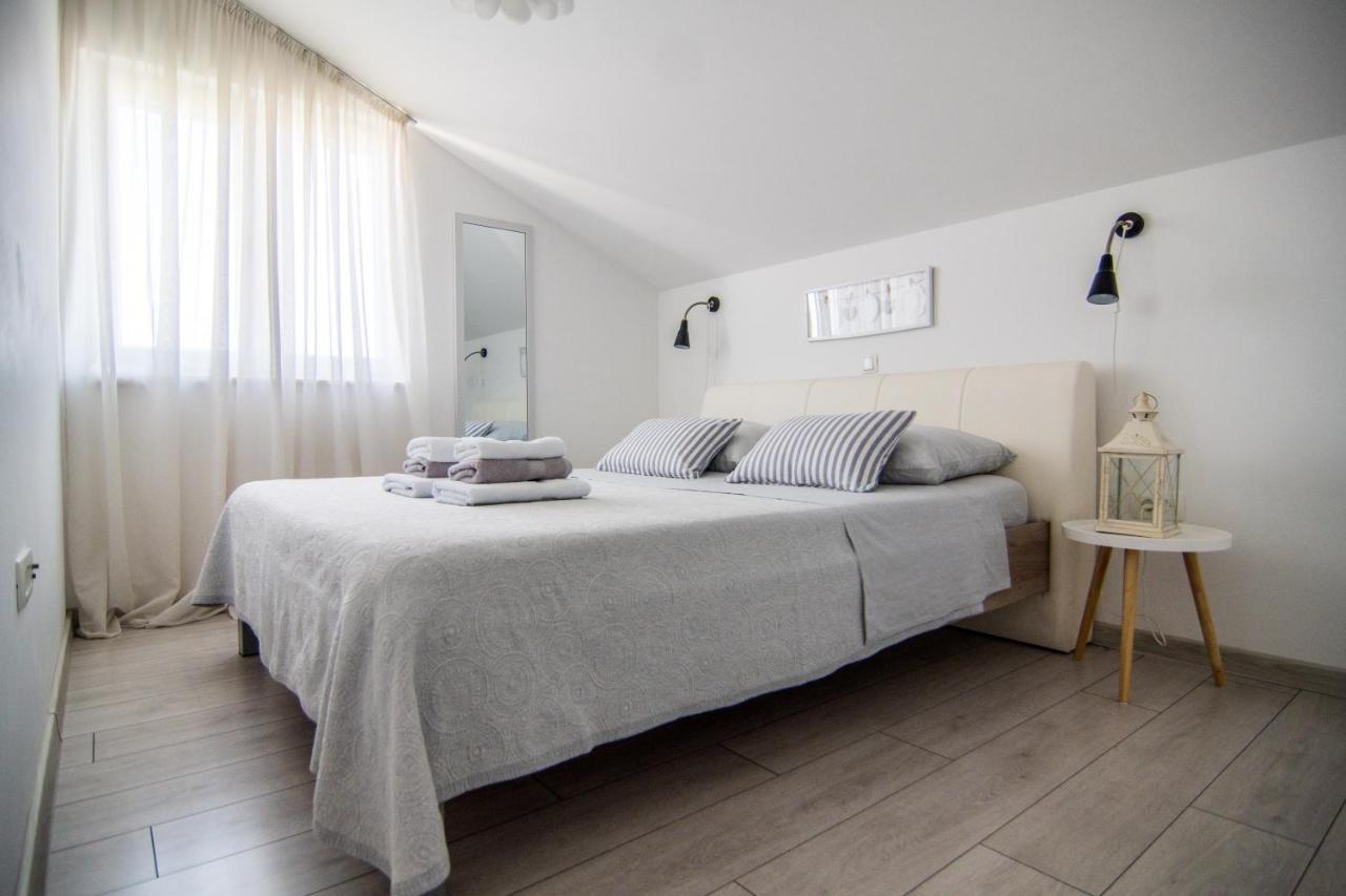 Apartments Up&Up Рогозниця Екстер'єр фото