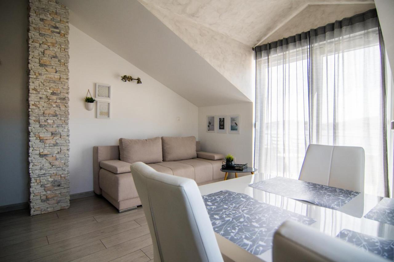 Apartments Up&Up Рогозниця Екстер'єр фото